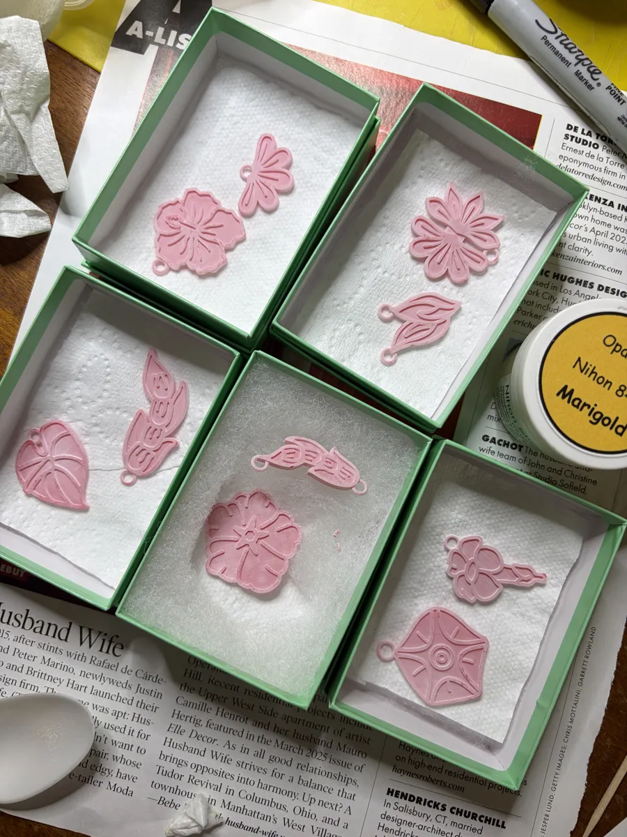 3D printed flower models in gift boxes
